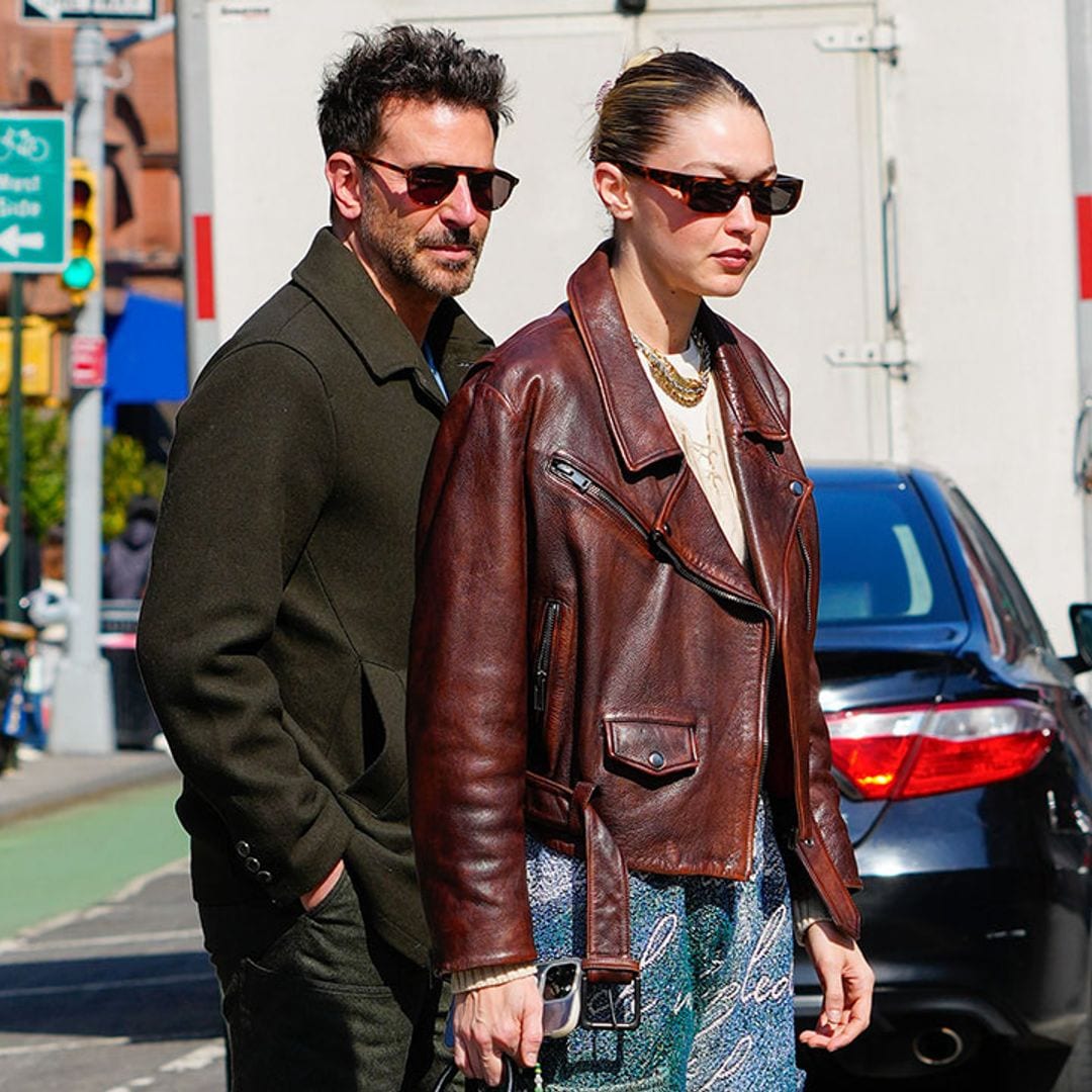 El look de cita cómodo que vas a querer copiar a Gigi Hadid: vaqueros anchos y zapatillas virales