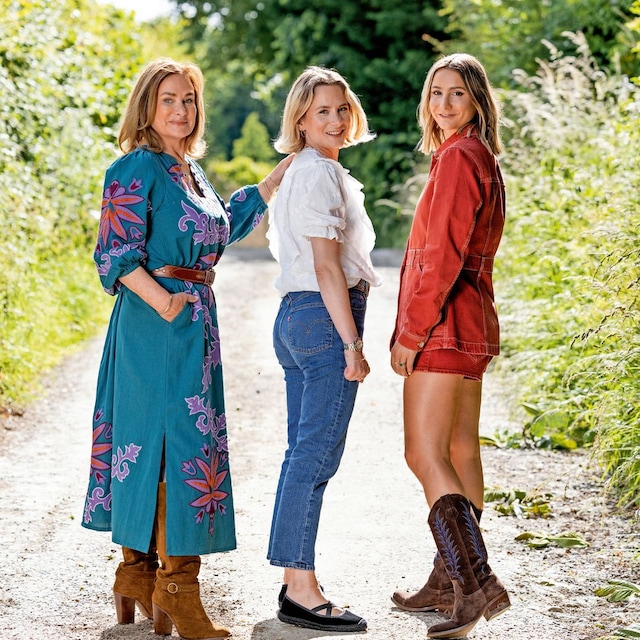 HOFASHION 144 PENELOPE CHILVERS