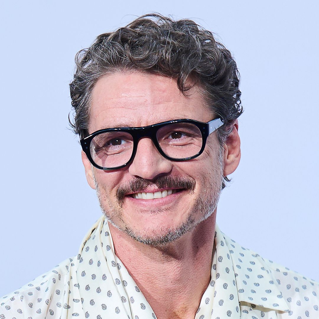 Pedro Pascal impone estilo con un 'look' romántico en el evento de ‘Fantastic Four’ en Berlín