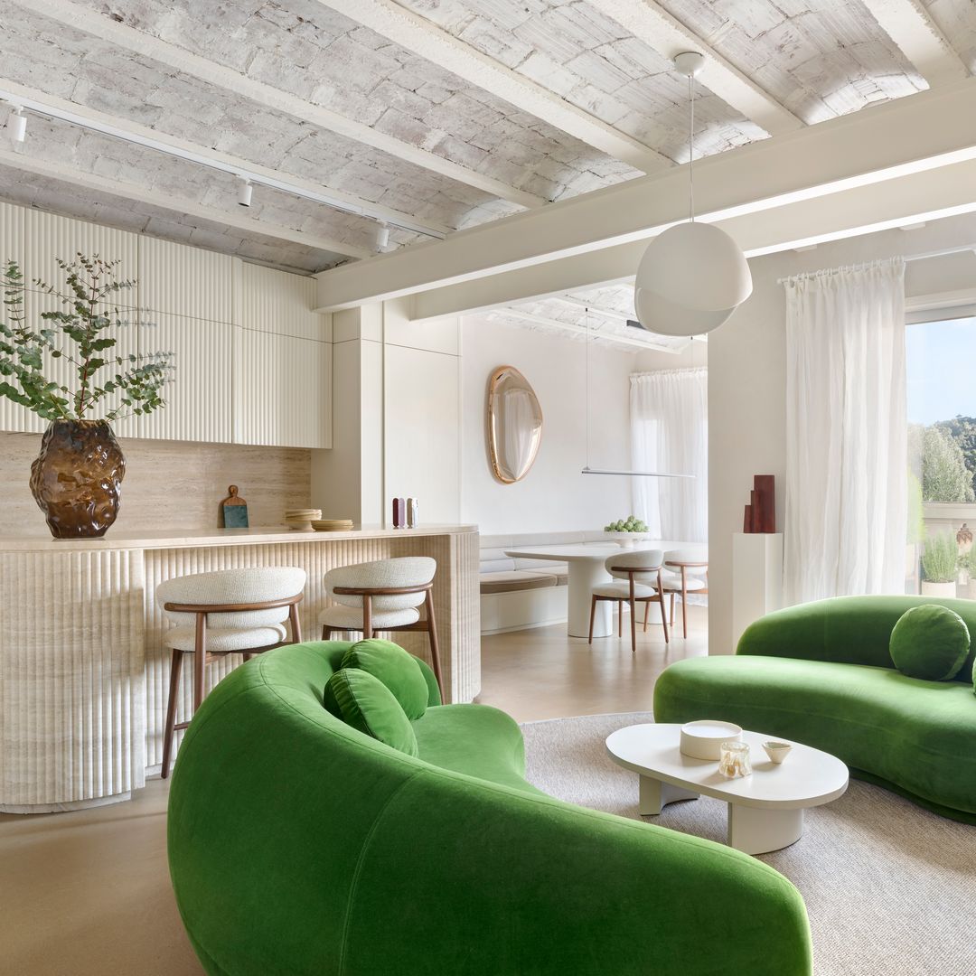 Esta reforma integral en Barcelona convierte un piso antiguo del Eixample en un refugio con sauna, hammam y un rincón secreto para los gatos