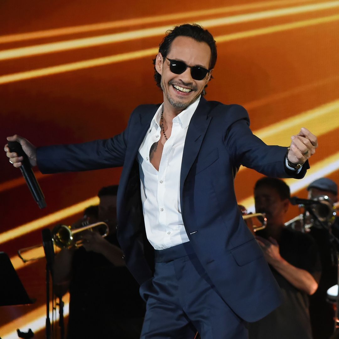 Marc Anthony celebra su cumpleaños 56 con una fiesta de máscaras