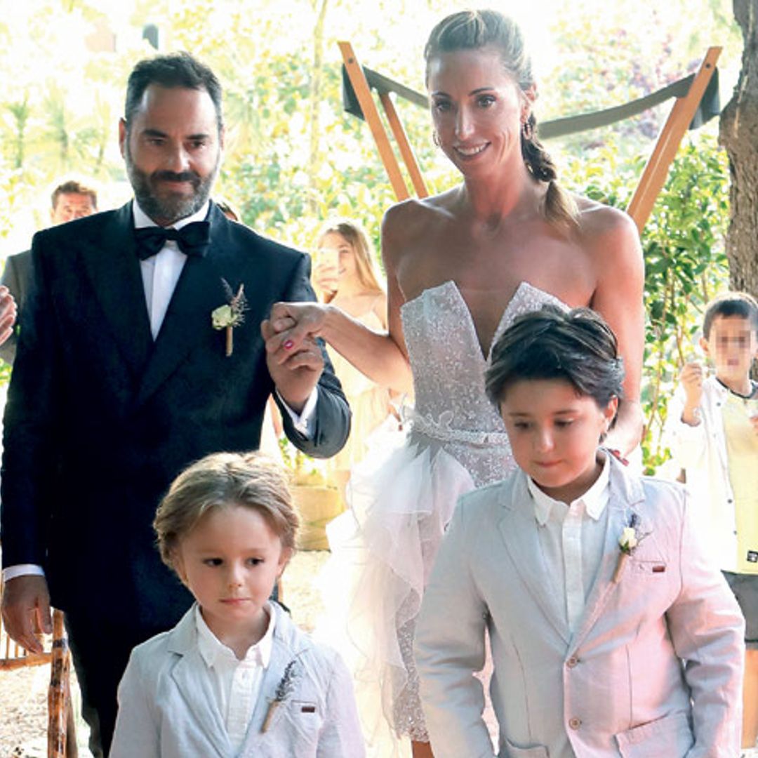 En ¡HOLA! Gemma Mengual y Enric Martín celebran de nuevo su boda, bailando bajo las estrellas