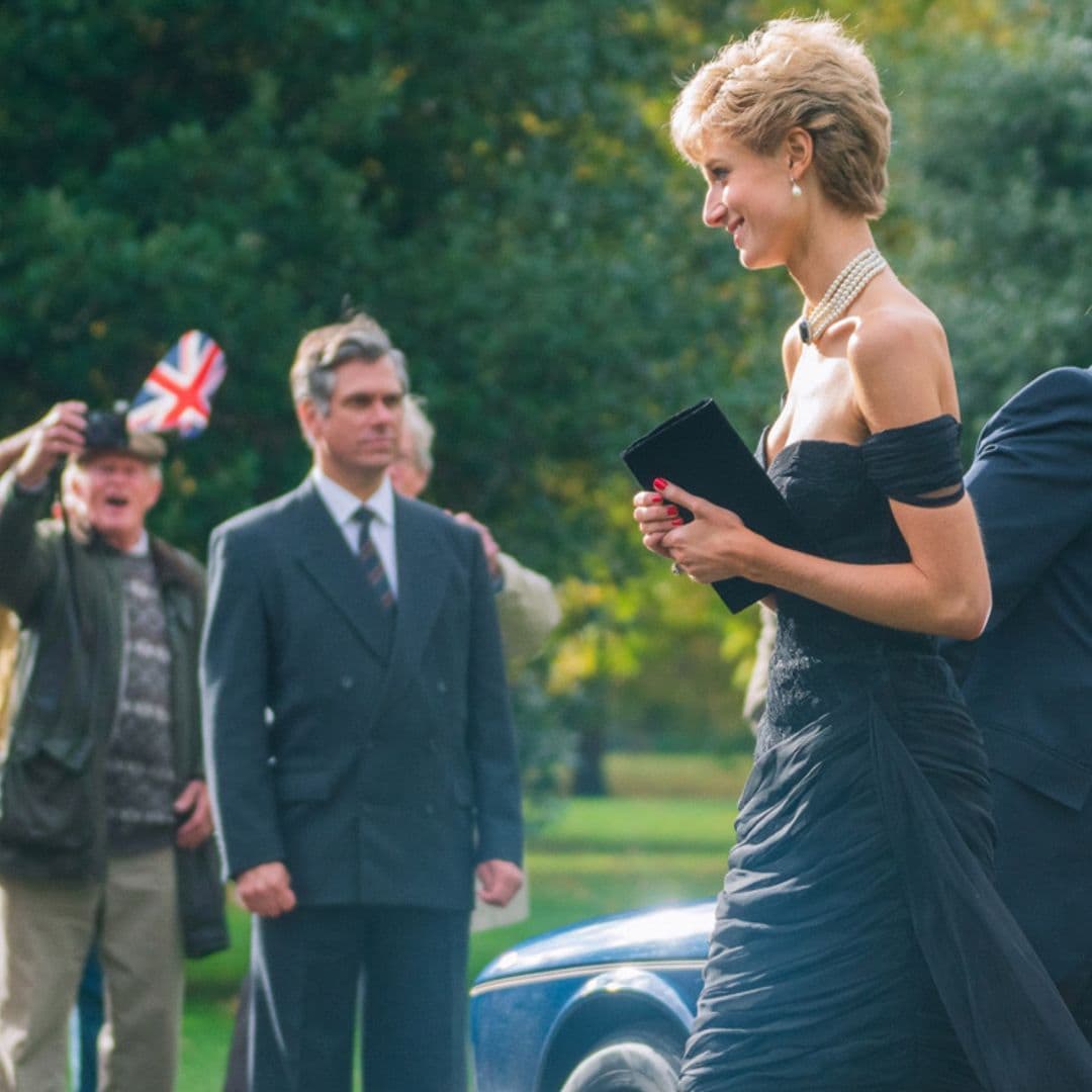 Londres acoge una exposición del vestuario de la serie 'The Crown' días antes de salir a subasta