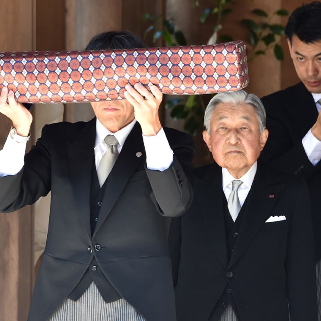 Empieza la cuenta atrás: Akihito de Japón recoge los tres tesoros imperiales que cederá a su hijo