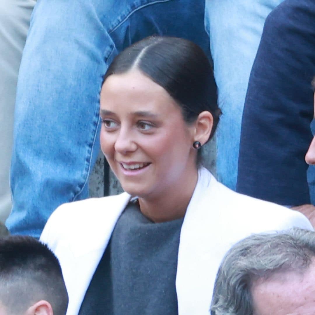 Victoria de Marichalar y Borja Moreno pasean su amor por los toros, con susto incluido