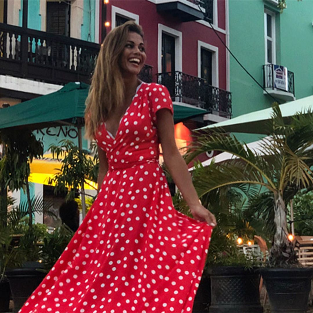 Lara Álvarez conquista las redes sociales bailando salsa en Puerto Rico
