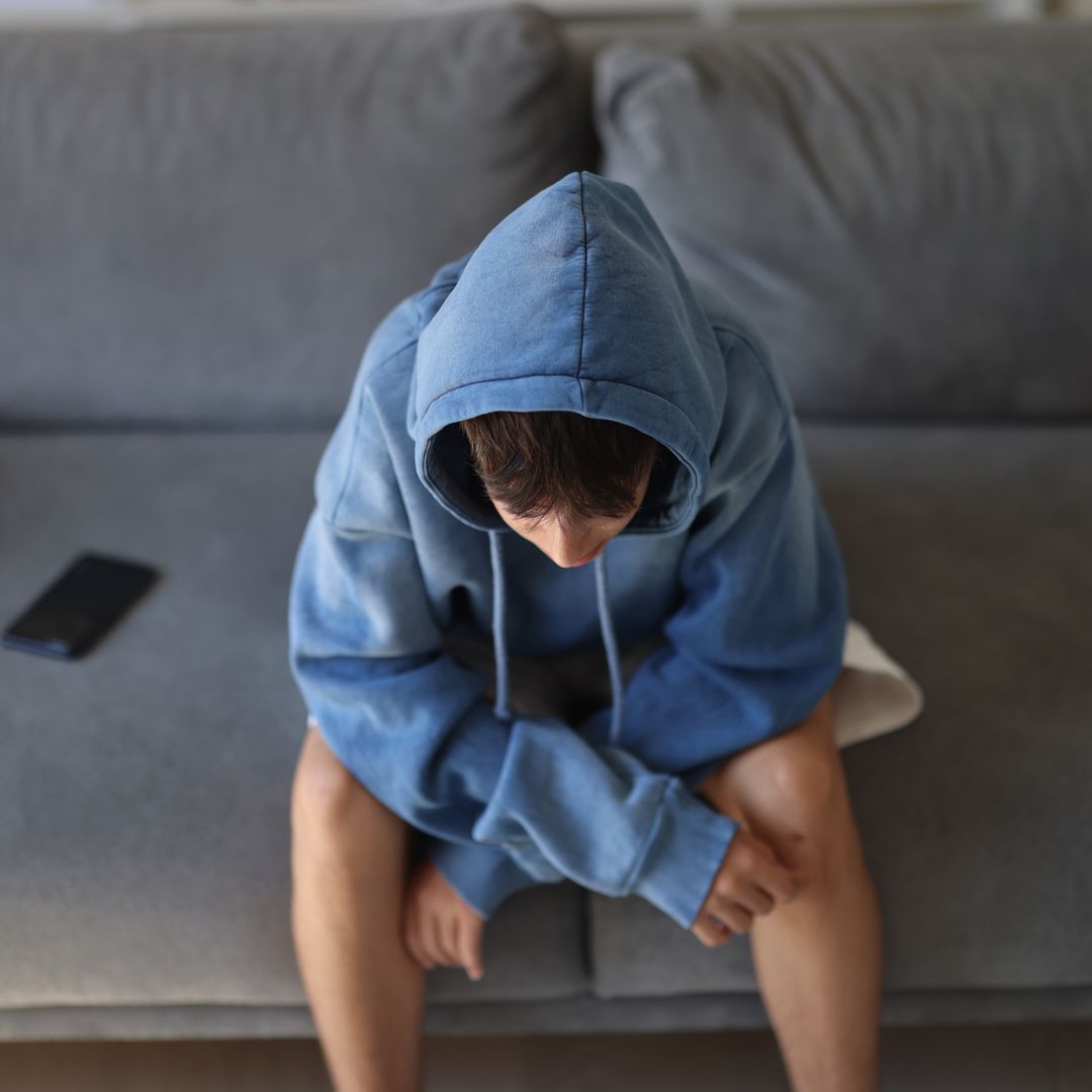 Cuando un hijo adolescente tiene una adicción y un problema de salud mental: así se aborda la patología dual