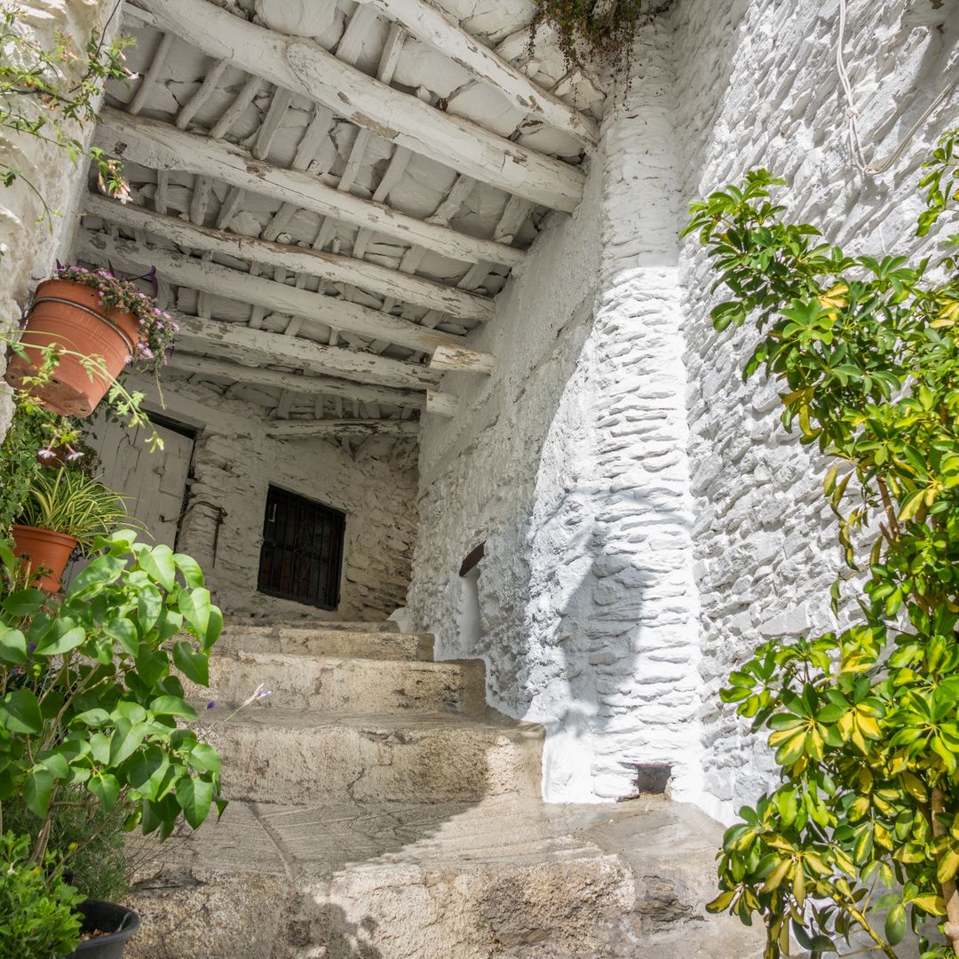 Callejones en los pueblos de la Alpujarra de Granada