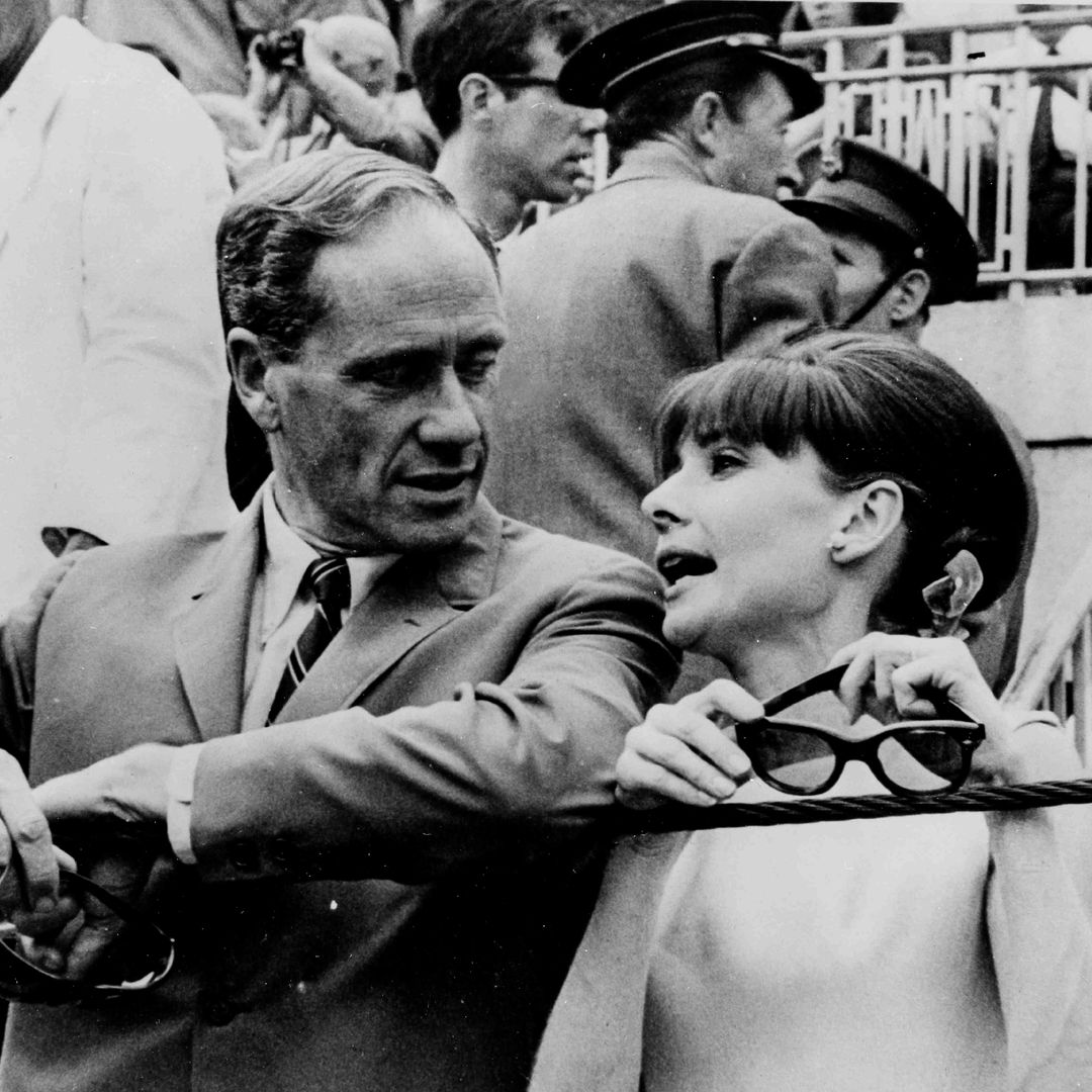 Audrey Hepburn y Mel Ferrer, espectadores de una corrida de toros, Madrid, 1964