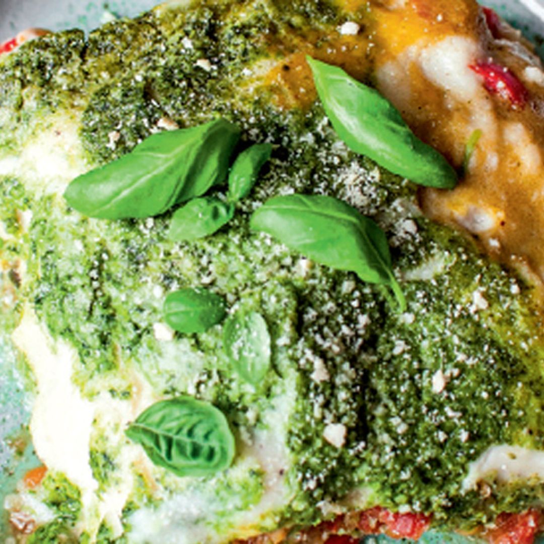 Lasaña de lentejas, frutos secos y pesto de espinacas