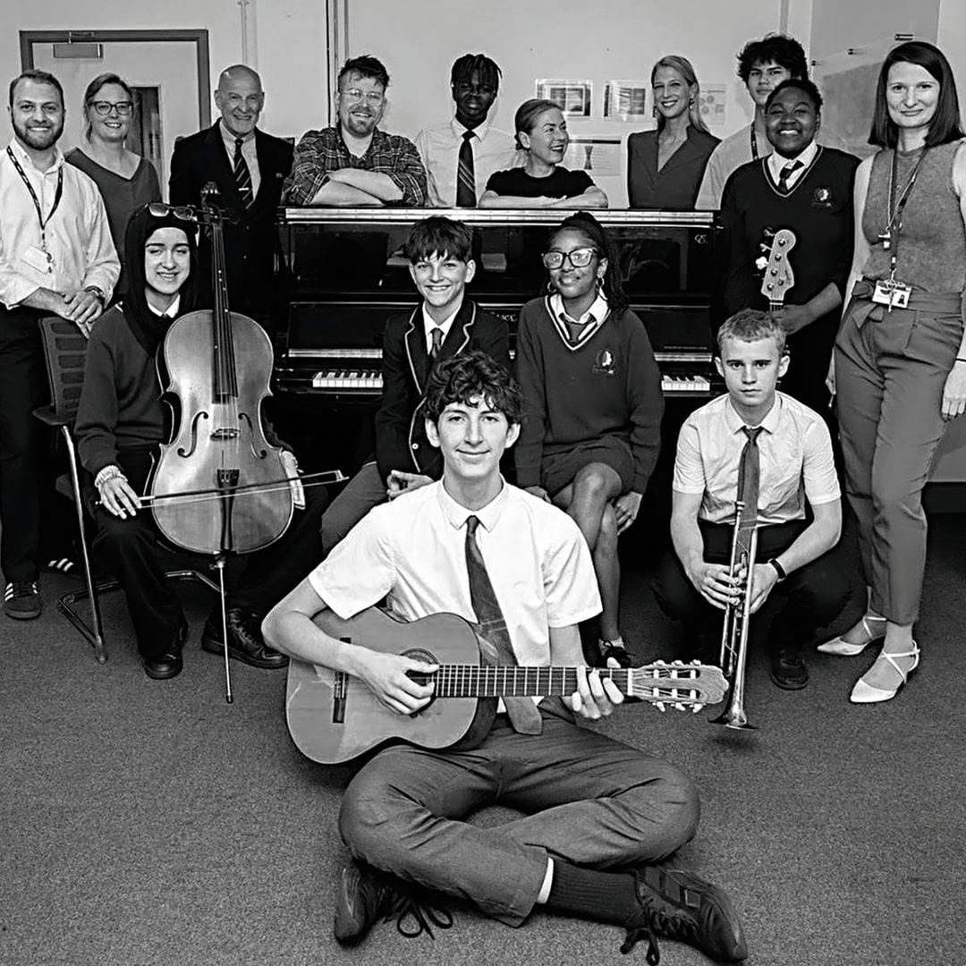 Durante la visita a la School 21 en el este de Londres, para conocer a los alumnos que se benefician del trabajo de Restore the Music