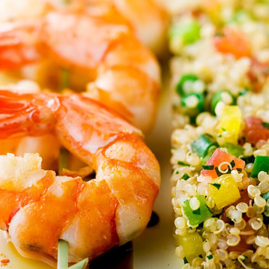 Brochetas de gambas con tabulé