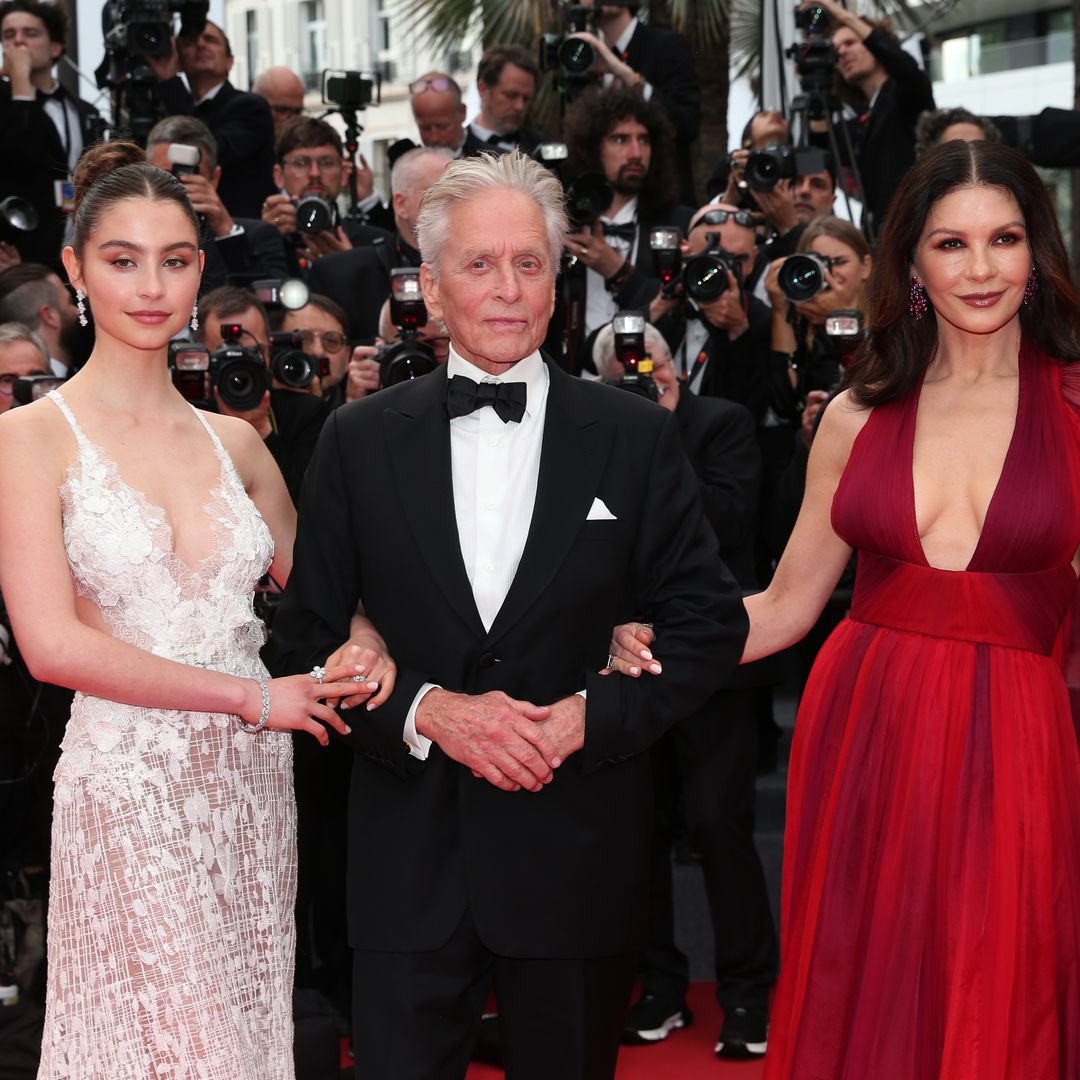 Carys Zeta Douglas, Michael Douglas y Catherine Zeta-Jones en el Festival de Cannes 2023