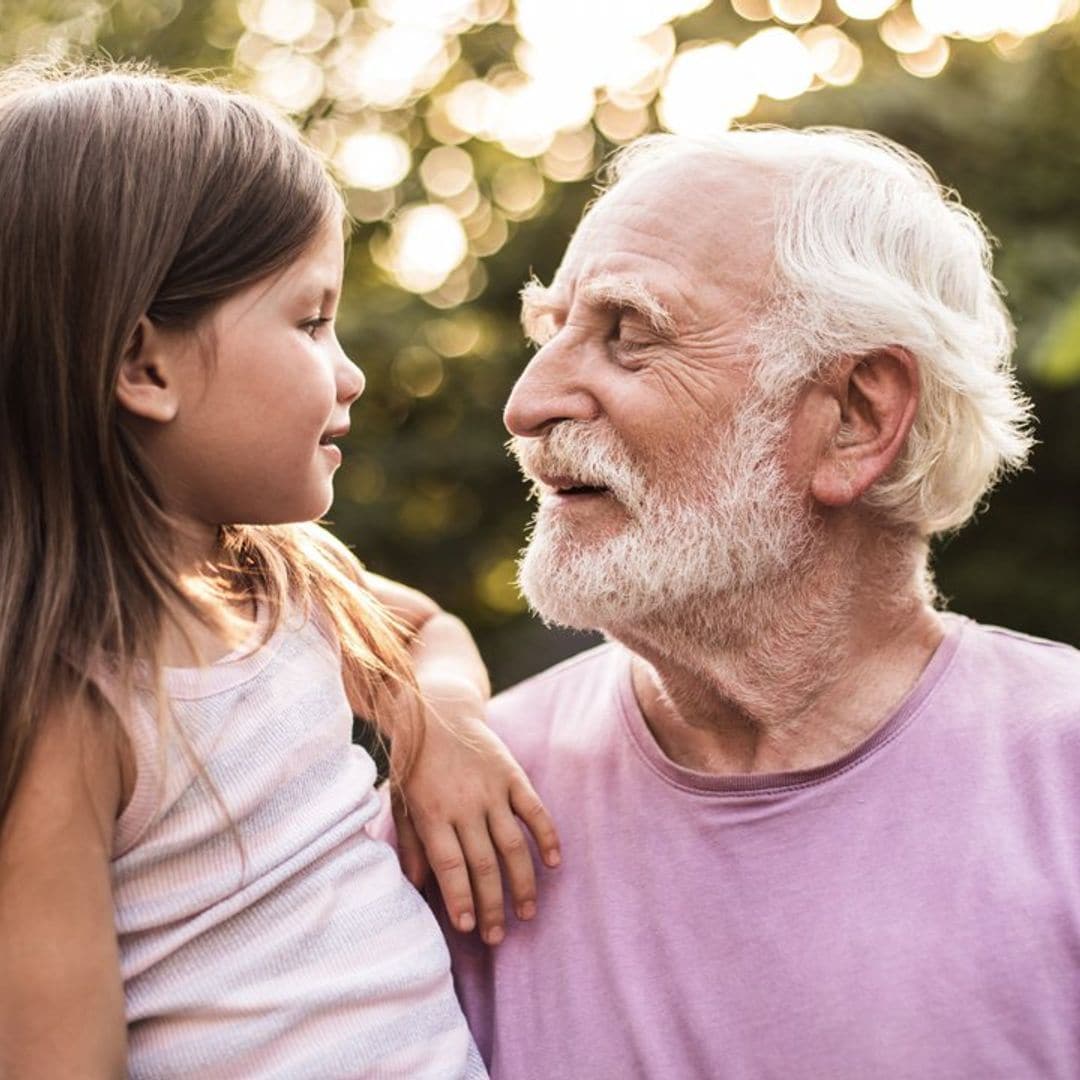 Por qué los abuelos son importantes en la educación de los nietos
