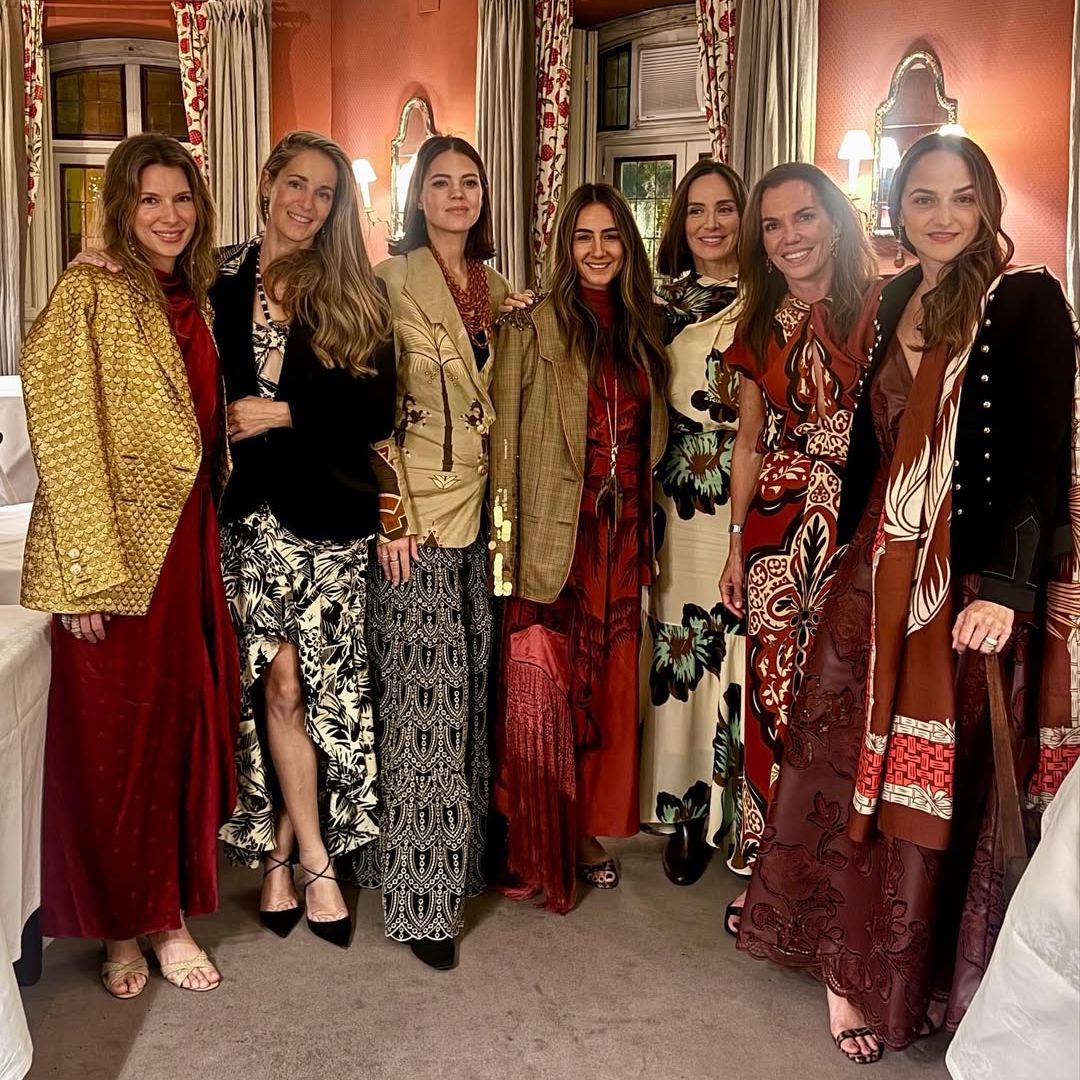 Tamara Falcó e Isabelle Junot con looks estampados en un evento de la diseñadora Johanna Ortiz