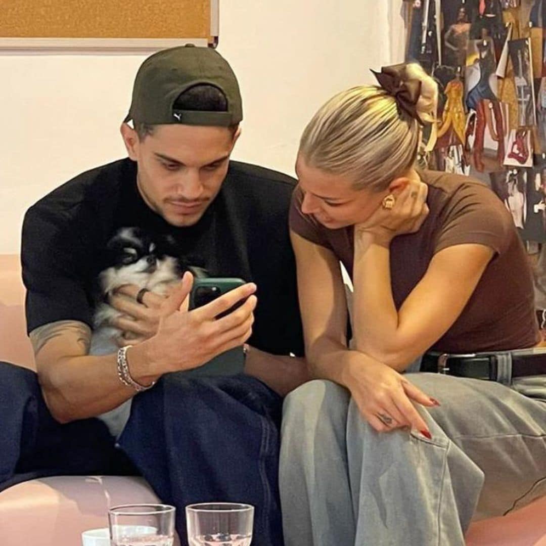 La recuperación de Marc Bartra con la mejor medicina: sus hijos y su chica, Jessica Goicoechea
