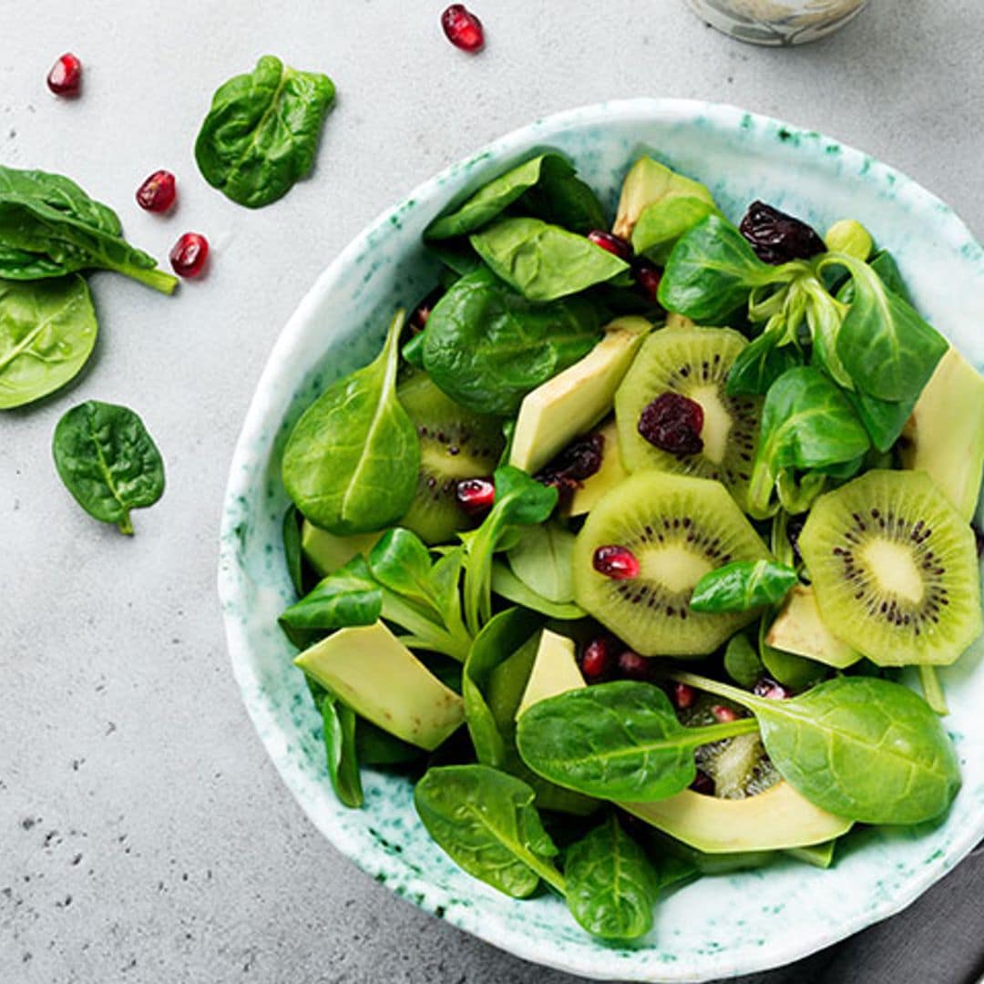 Ensalada de espinacas con kiwi y aguacate