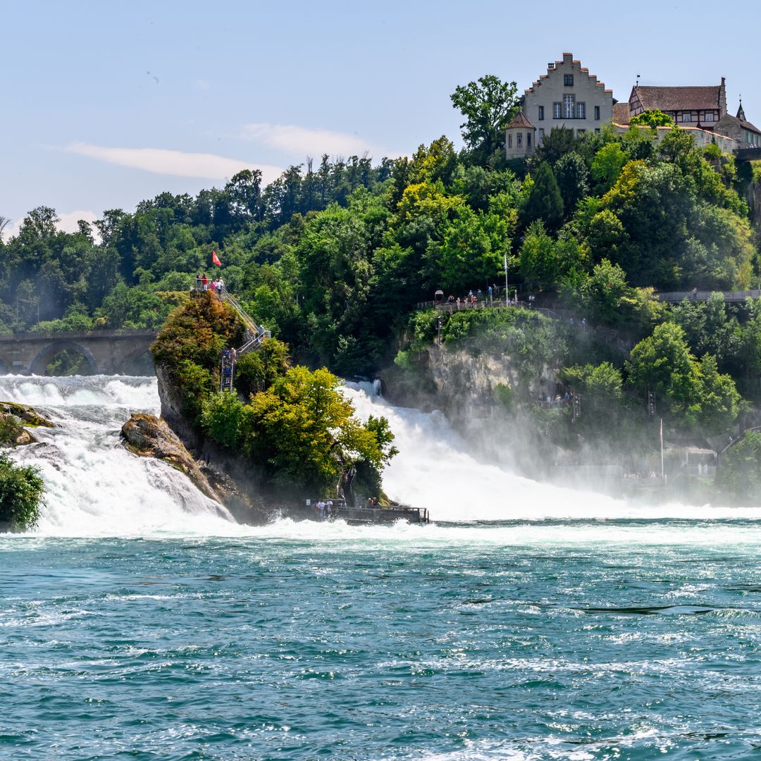 Cómo visitar las cataratas más grandes de Europa: el espectáculo natural de Suiza que deja sin palabras