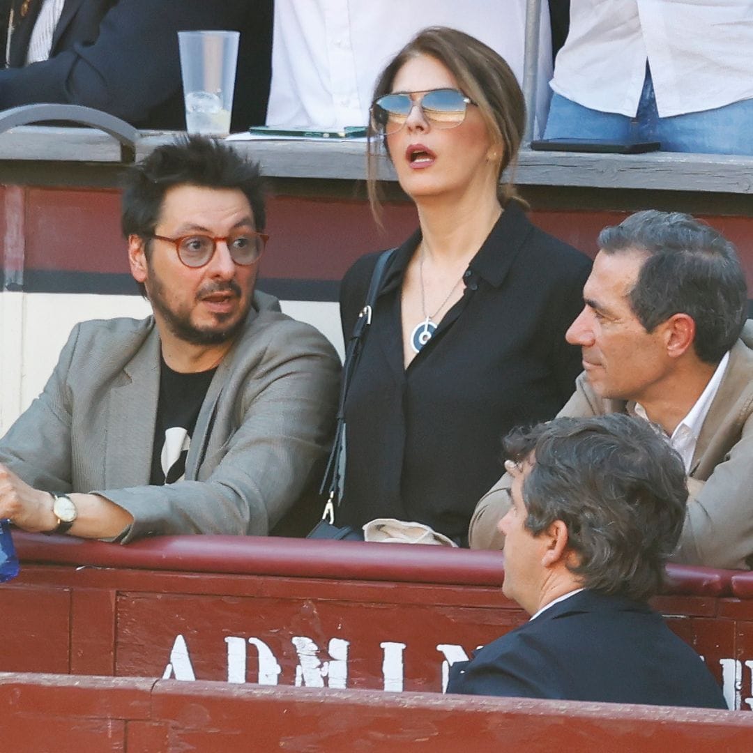 Lara Siscar en la plaza de las Ventas con su marido, el poeta Antonio Lucas