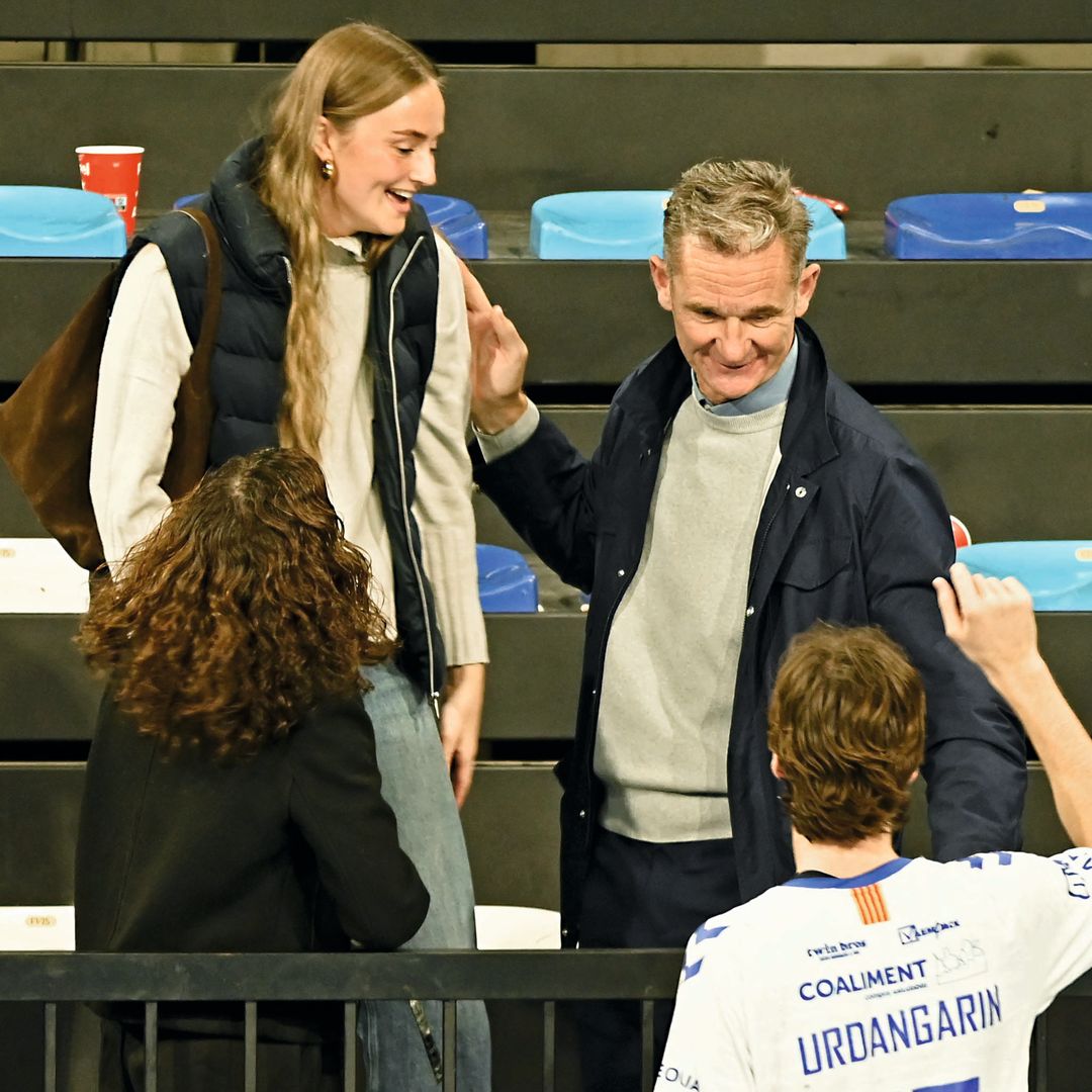 La familia habla con Pablo tras el partido