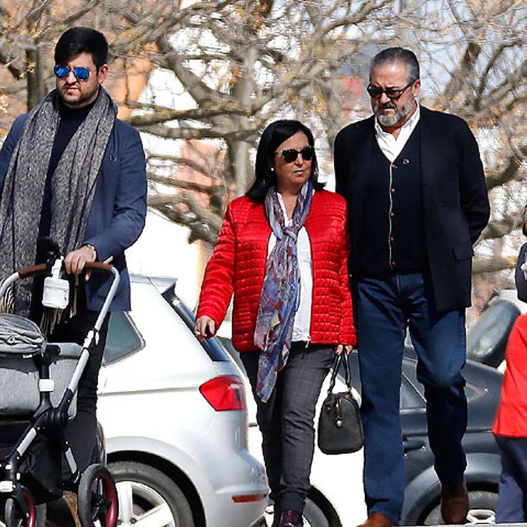 EXCLUSIVA: Manu Sánchez, paseo familiar con su bebé y multa incluida