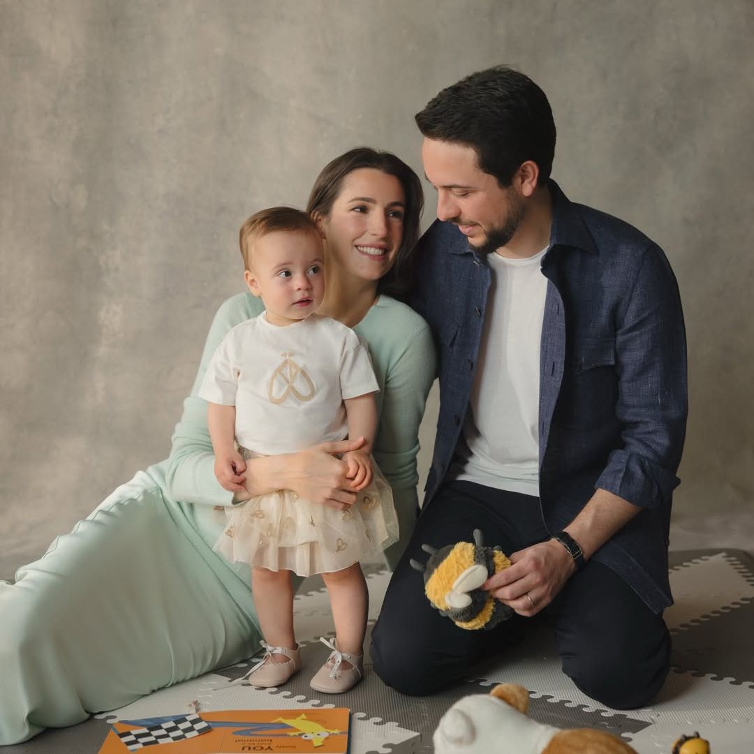 Iman de Jordania, protagonista absoluta de la felicitación de los príncipes Hussein y Rajwa con una imagen inédita