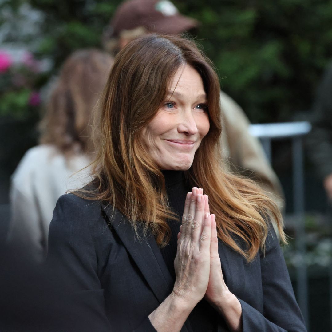 El lado más amargo de Carla Bruni: de su lucha por estar sobria a cómo se enfrentó al cáncer de mama