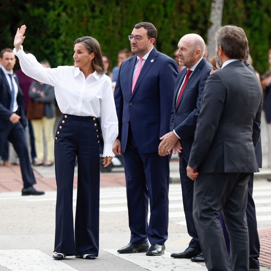 La reina Letizia, recibida a lo grande en su colegio de Oviedo para inaugurar el curso escolar