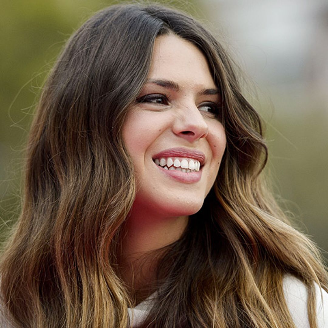 Laura M. Flores, sin parar de un lado para otro y feliz al lado de su novio