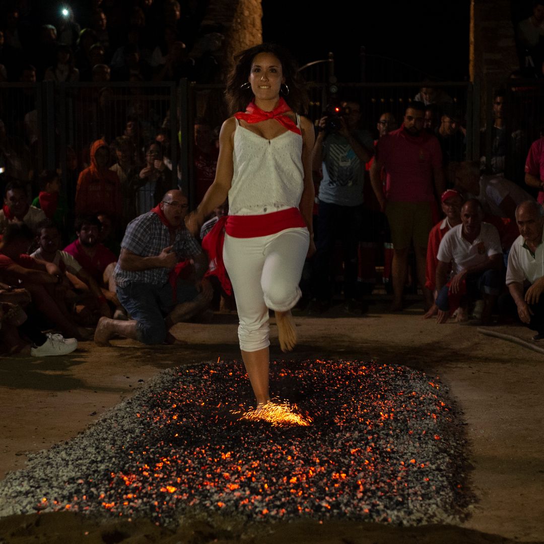 Celebración de San Juan en San Pedro Manrique con el Paso del Fuego, en Soria