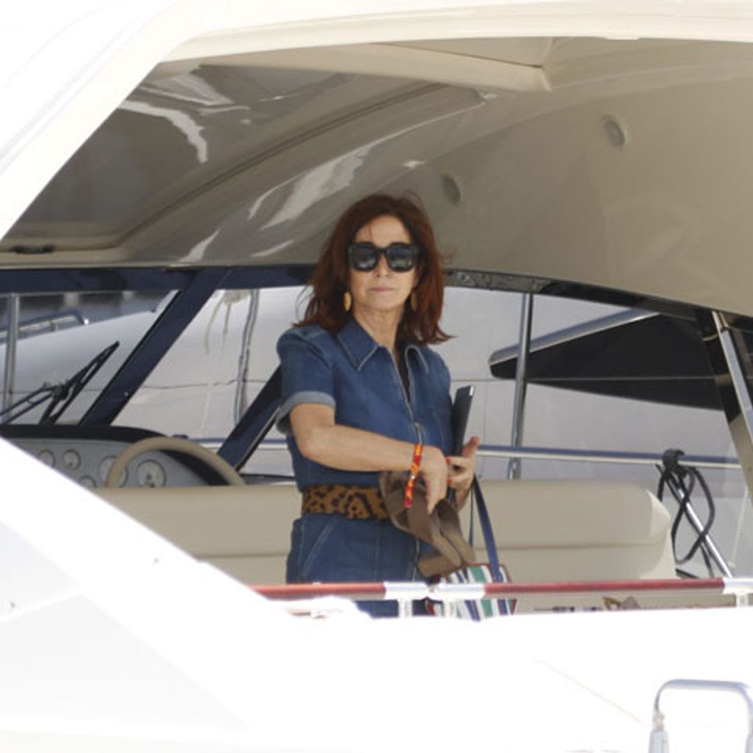 Ana Rosa Quintana comienza sus vacaciones a bordo de un yate en Ibiza