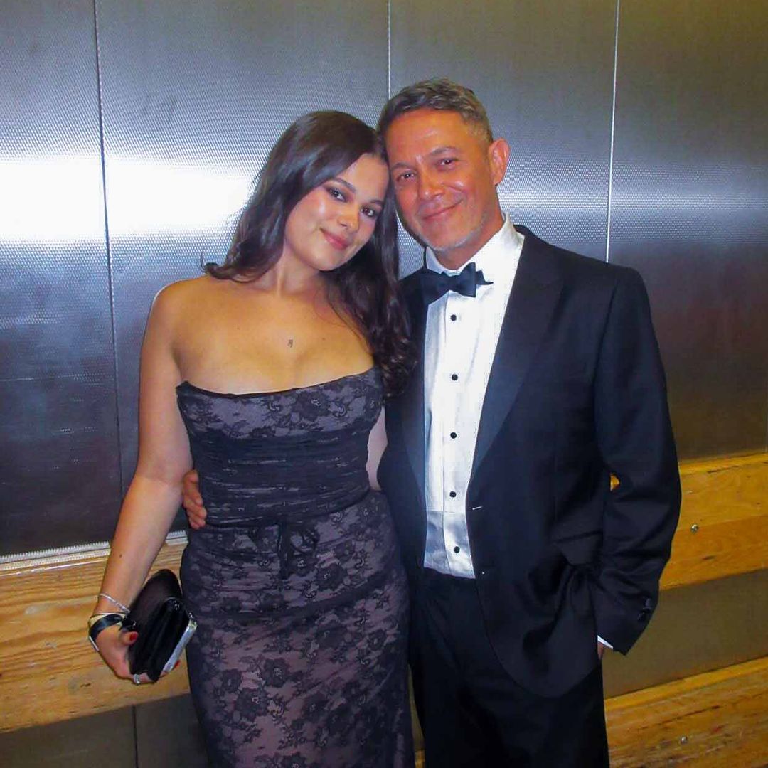 Manuela, hija de Alejandro Sanz, muestra los tatuajes que ella y su padre comparten