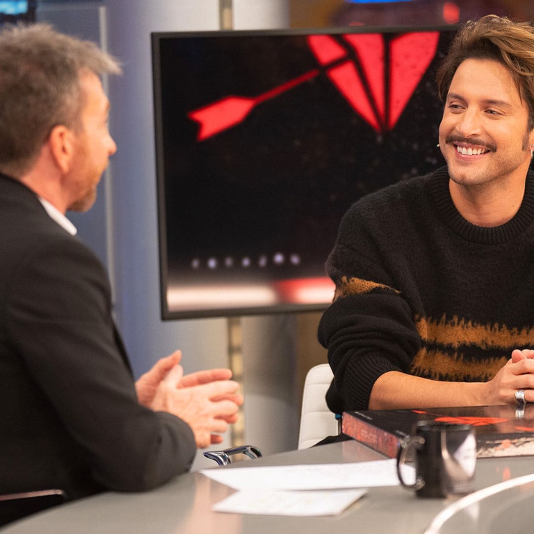 Manuel Carrasco reaparece en televisión con un jersey de casi... 2.000 euros