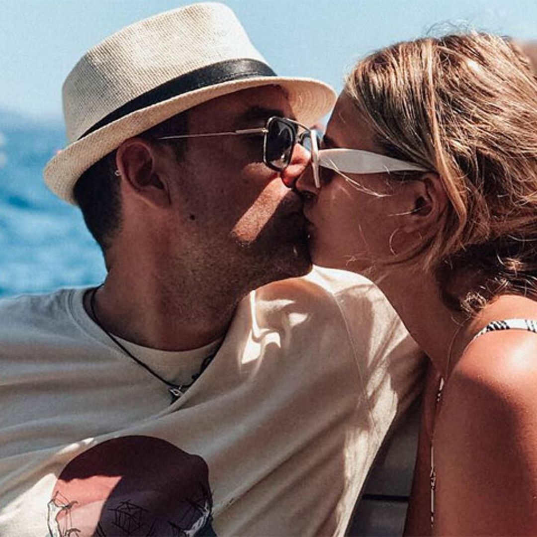 ‘Amándote más y más’: Laura Escanes y Risto Mejide en alta mar
