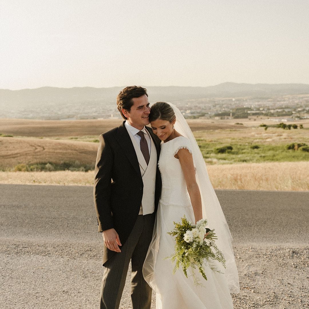 Un vestido de novia con corpiño, flecos y manga corta para la boda de Marta en Córdoba