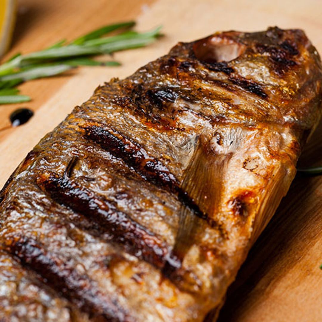 Dorada a la parrilla con romero y limón