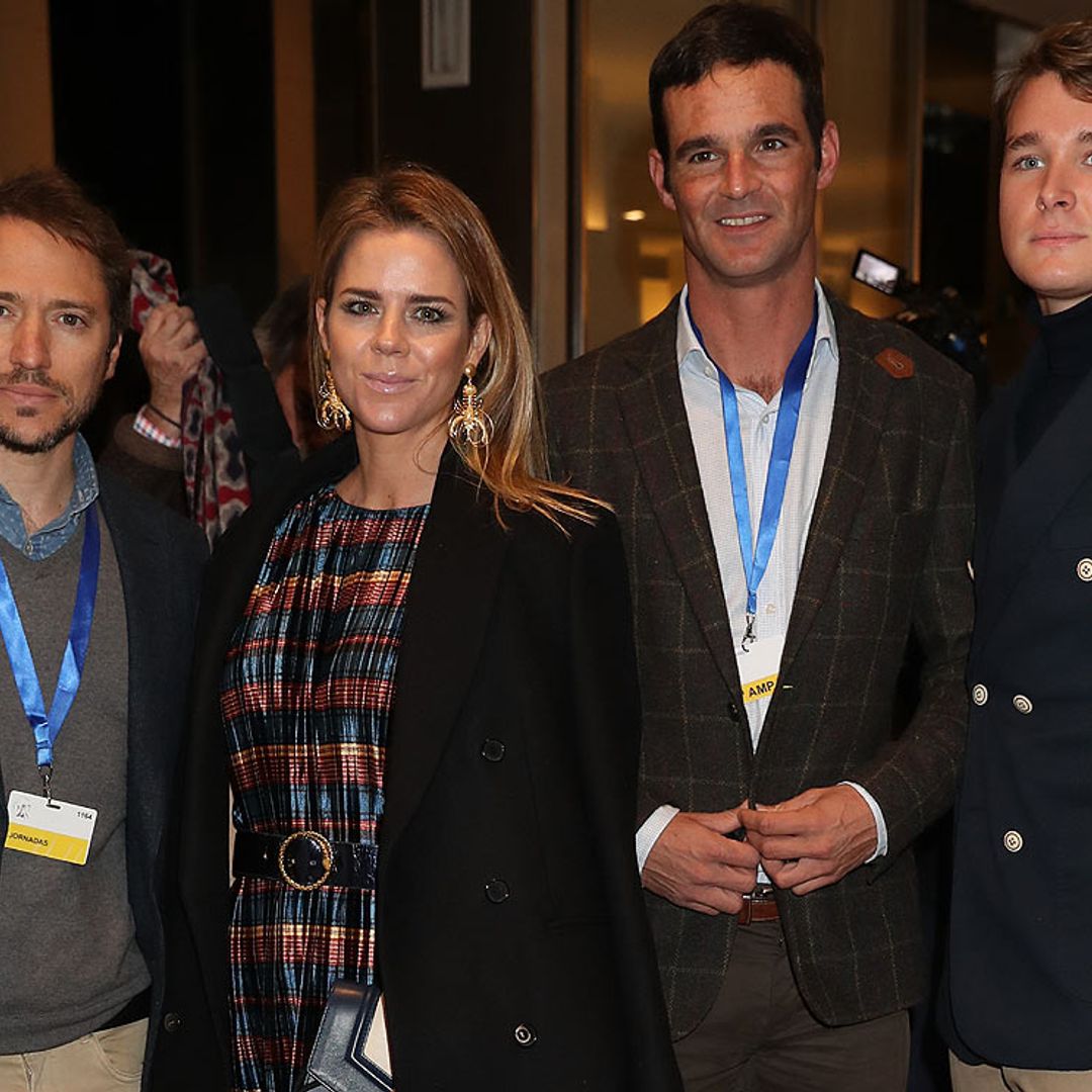 ¡La familia al completo! José Bono, arropado por su exmujer e hijos en la presentación de su libro