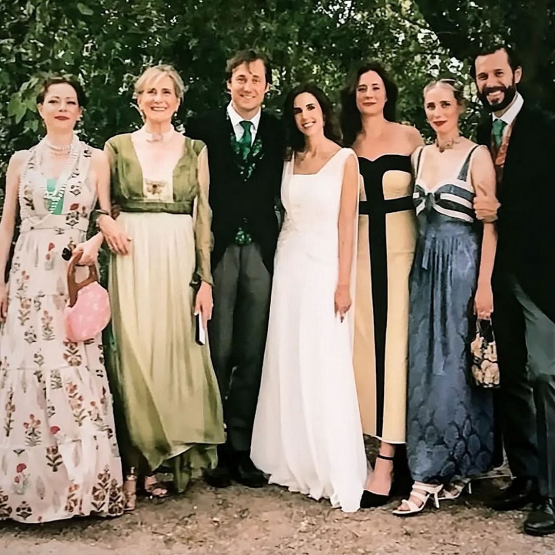Cristina, en la boda de su hermano Alonso Figueroa Domecq y Esperanza de la Torre, junto a su madre, Lucila Domecq, y sus hermanos Carla, Álvaro y Lulu 