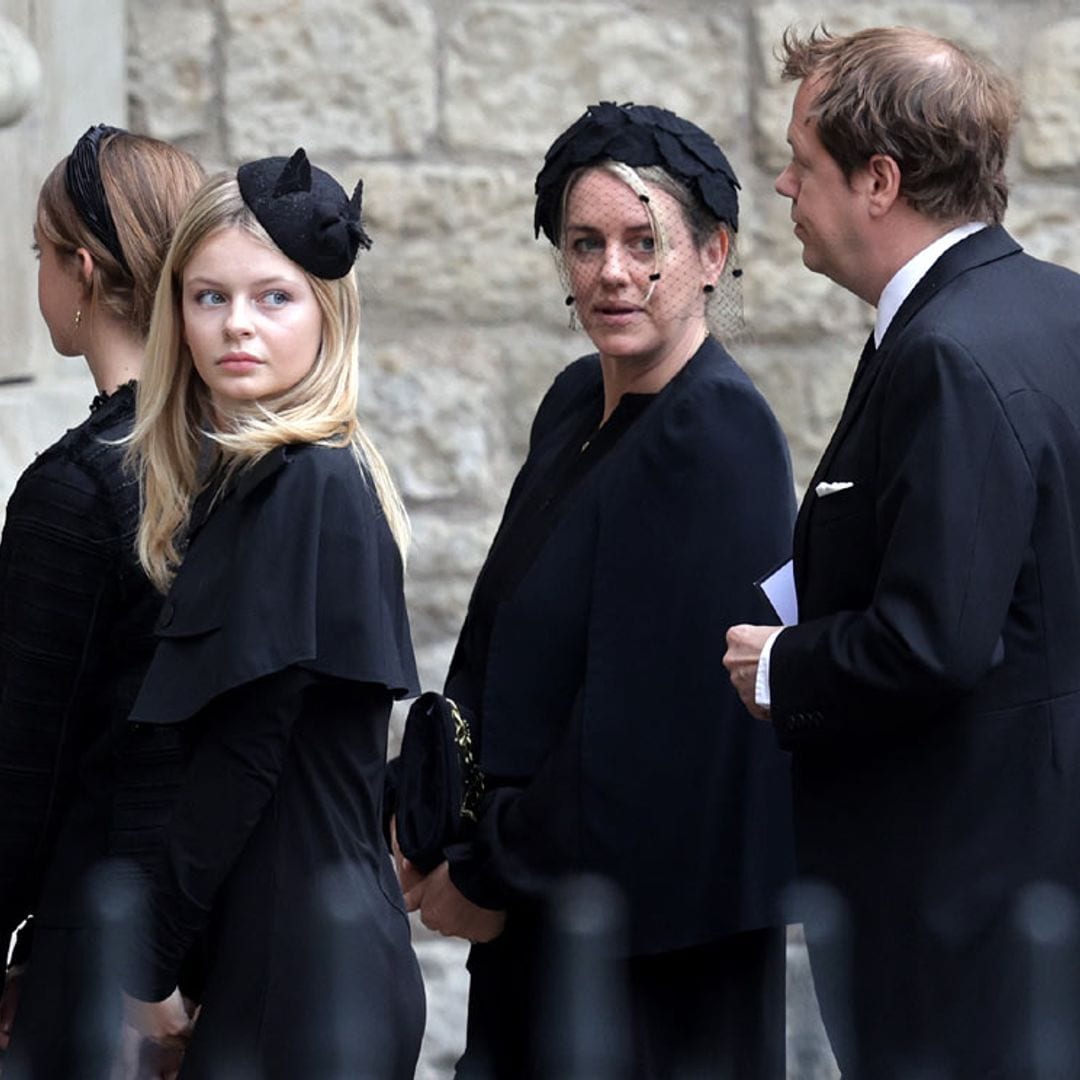 Los hijos y nietos de la reina Camilla llegan con los primeros invitados y no con los miembros de la familia