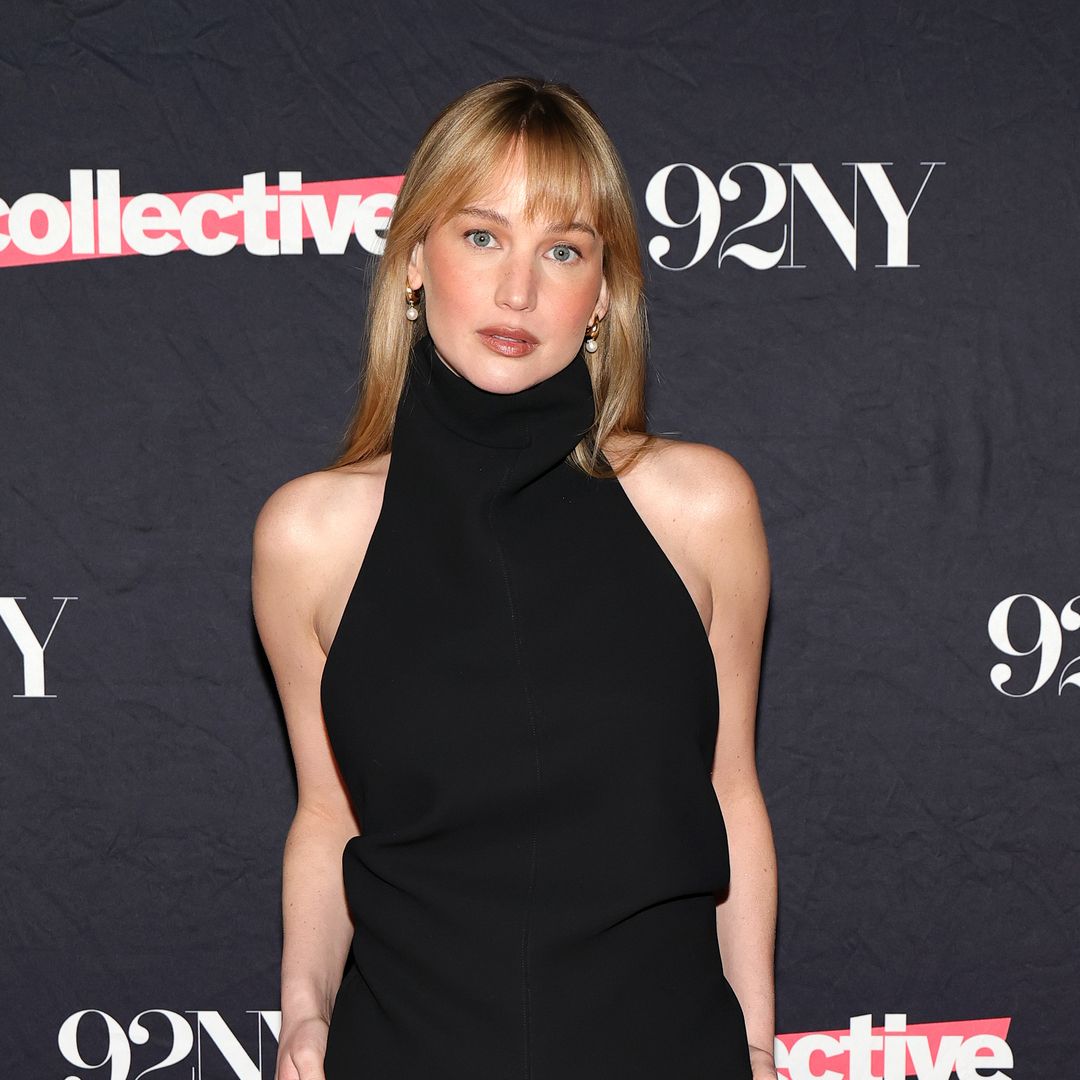 Jennifer Lawrence demuestra cómo dominar el fleco con estilo