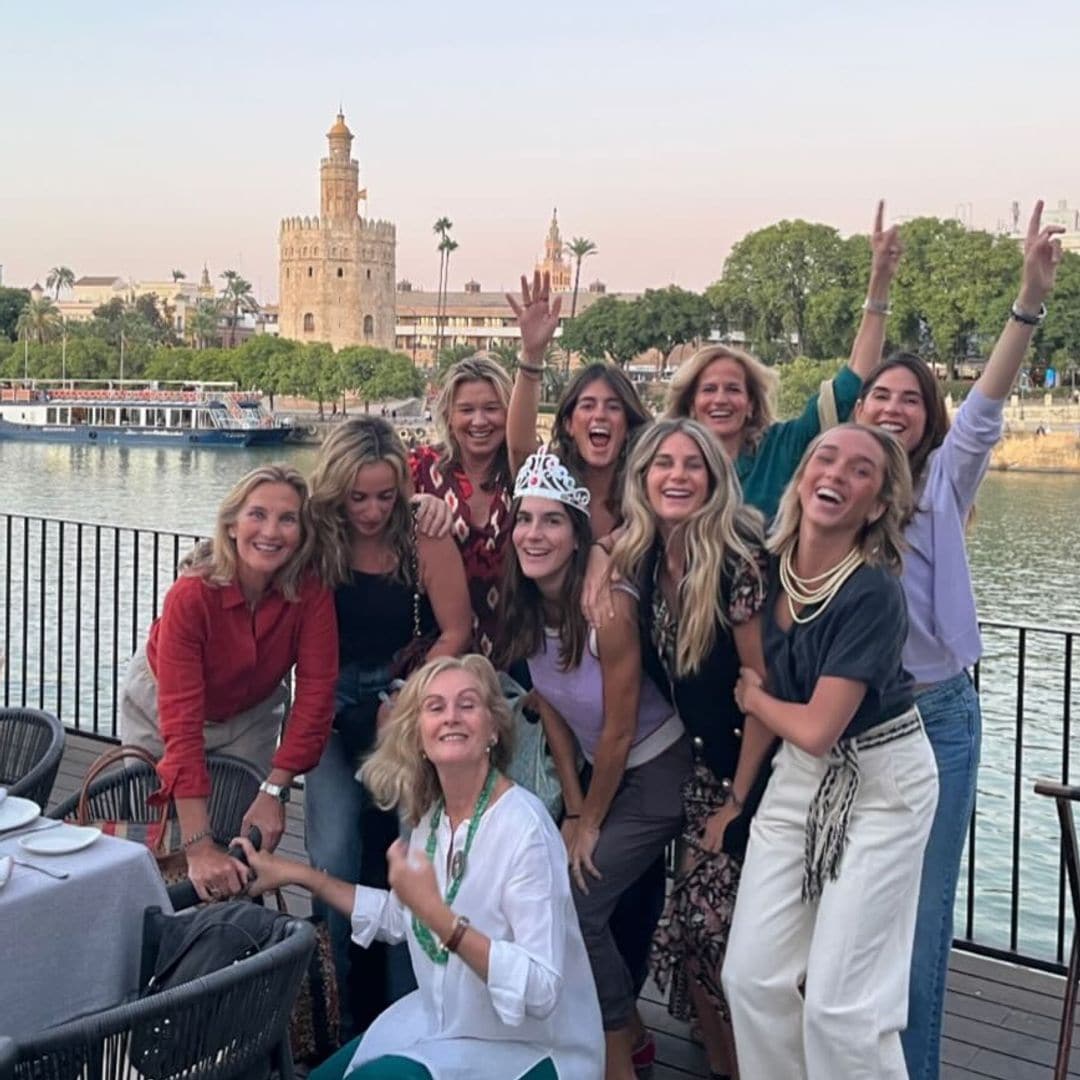 La despedida de soltera en familia de Blanca Llandres: con sus primas Lourdes y Sibi Montes a orillas del Guadalquivir