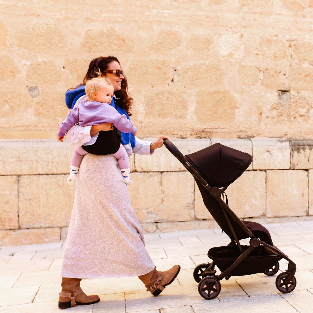 Cómo sobrevivir a la etapa en la que tu hijo quiere caminar… pero no todo el rato
