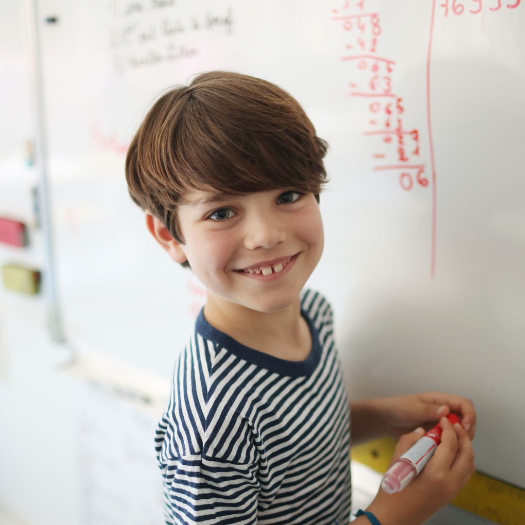 Niño en clase