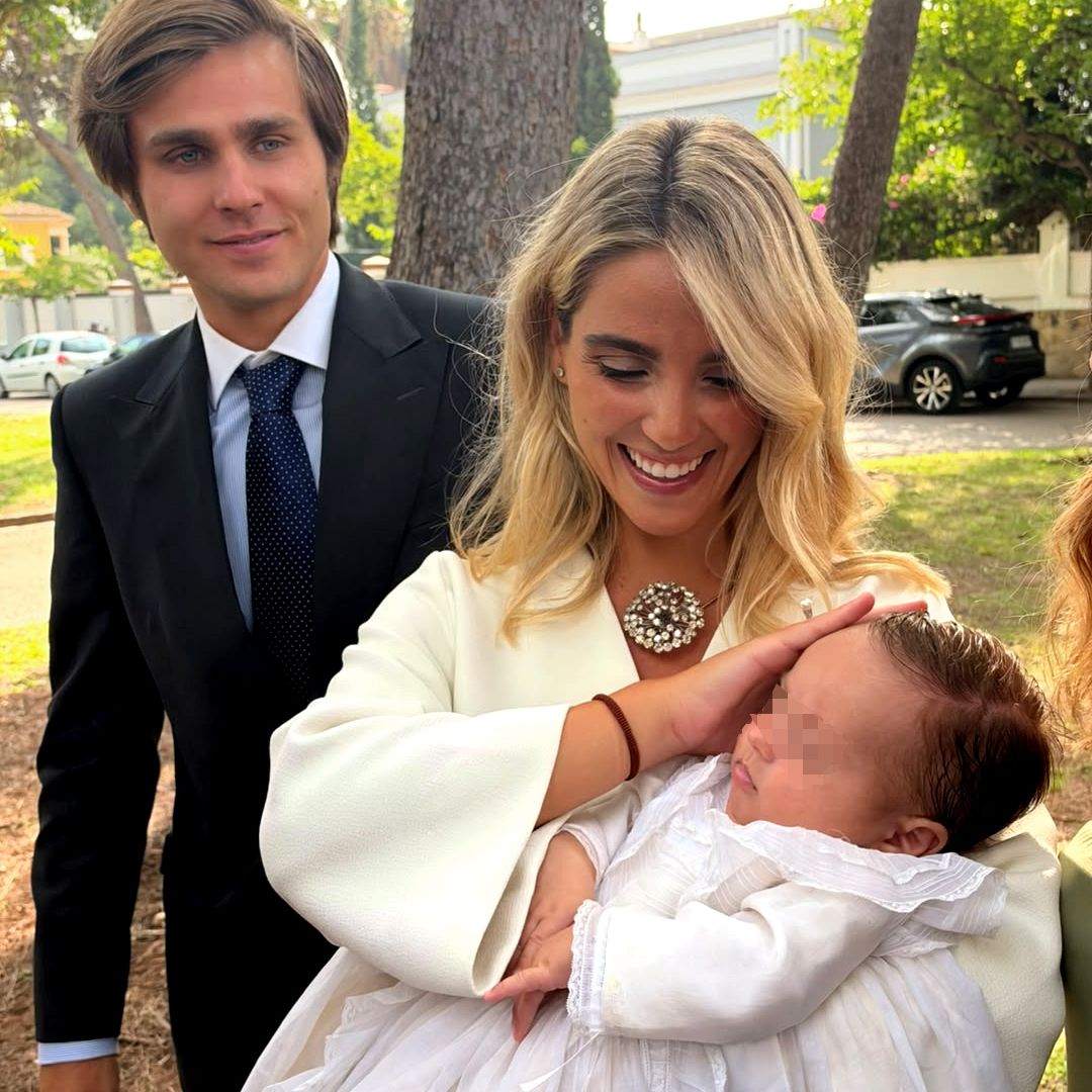 PRIMICIA. Todos los detalles del bautizo del hijo de Paty Sánchez-Flores: un día de grandes emociones en familia con el orgulloso abuelo Quique Sánchez-F
