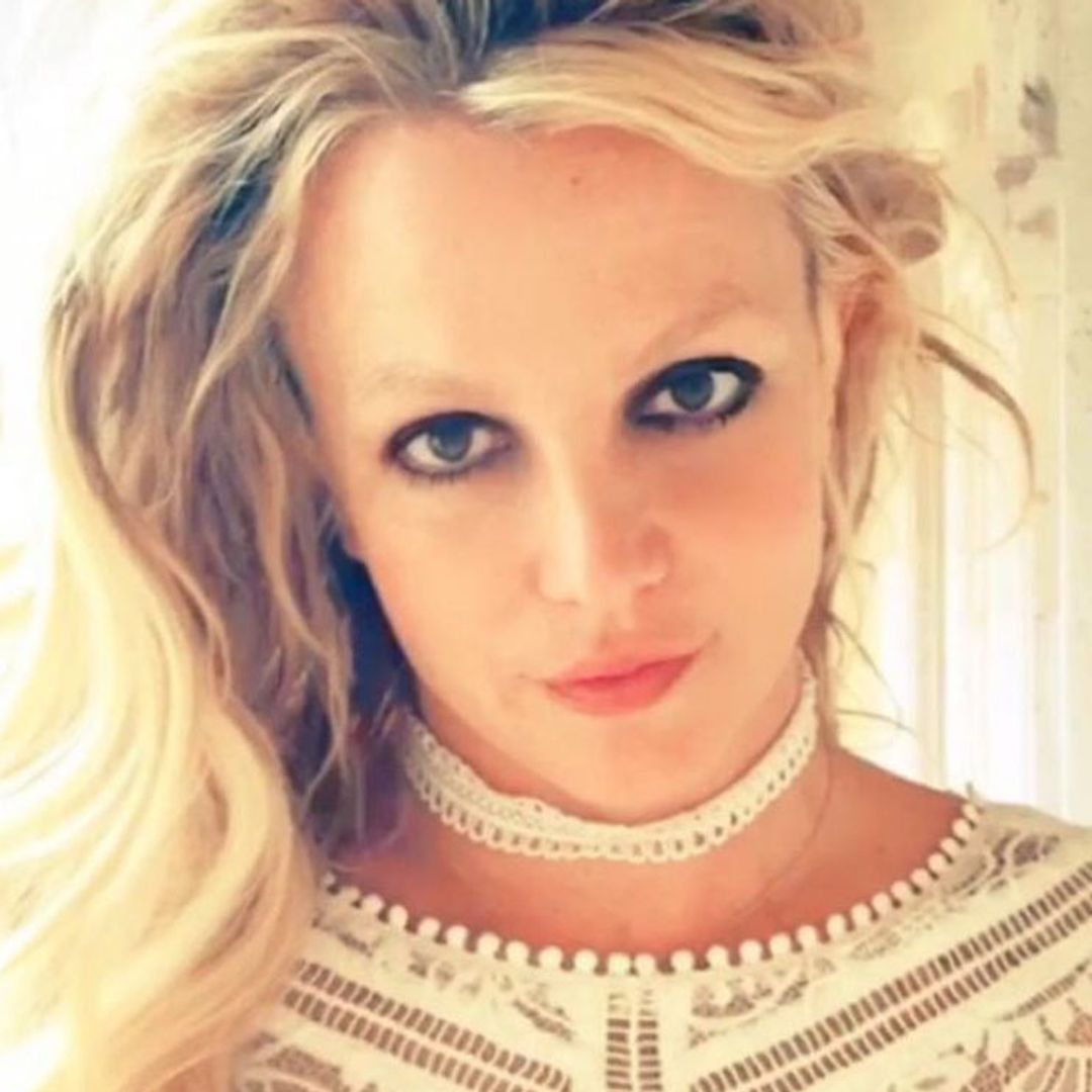 Britney Spears muestra su árbol de Navidad con un mensaje contra sus 'haters'