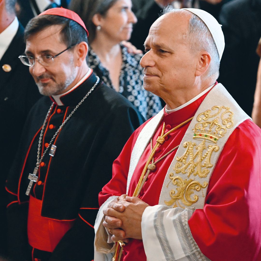 El Papa León XIV junto al cardenal José Cobo