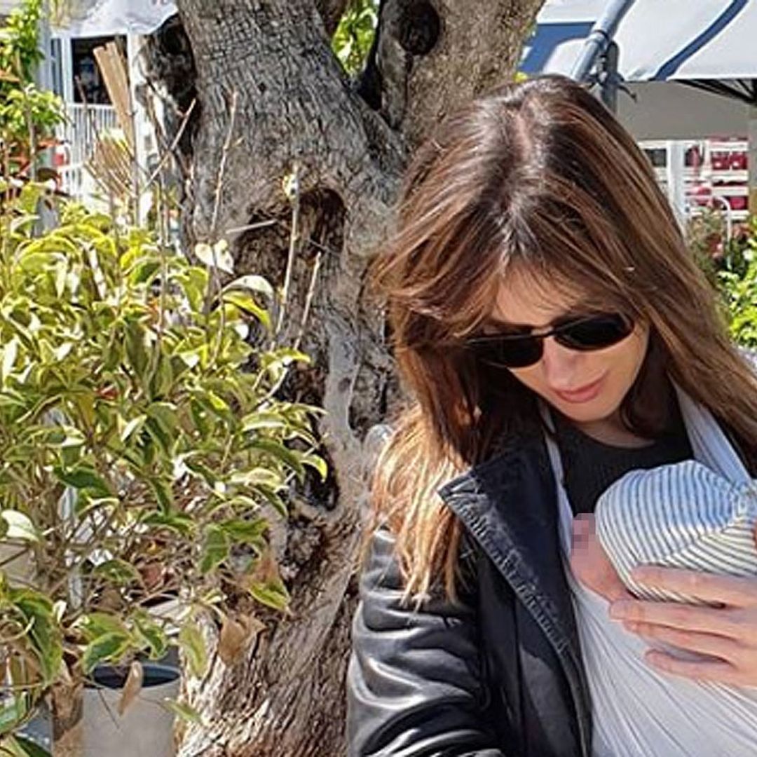 Isabel Jiménez 'enseña' a su bebé los rincones más bonitos de su Almería natal