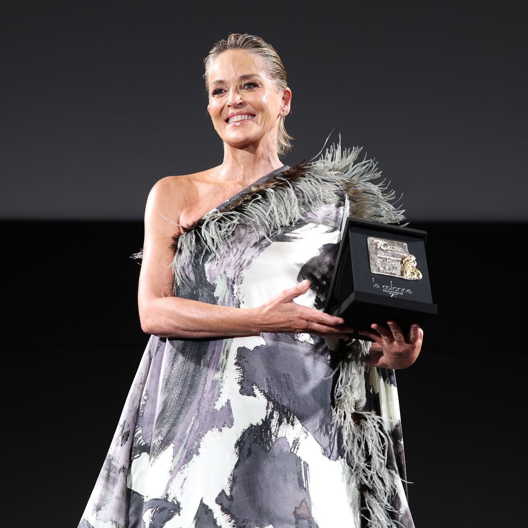Sharon Stone, impresionante en el homenaje a su trayectoria del Festival de Cine de Taormina, con derroche de sensualidad y ‘glamour’