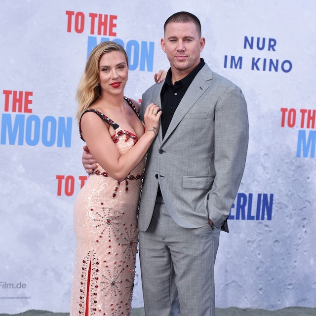 BERLÍN, ALEMANIA - 10 DE JULIO: La actriz estadounidense Scarlett Johansson y el actor estadounidense Channing Tatum asisten al estreno de "To The Moon" en el Zoo Palast el 10 de julio de 2024 en Berlín, Alemania. (Foto de Tristar Media/Getty Images)