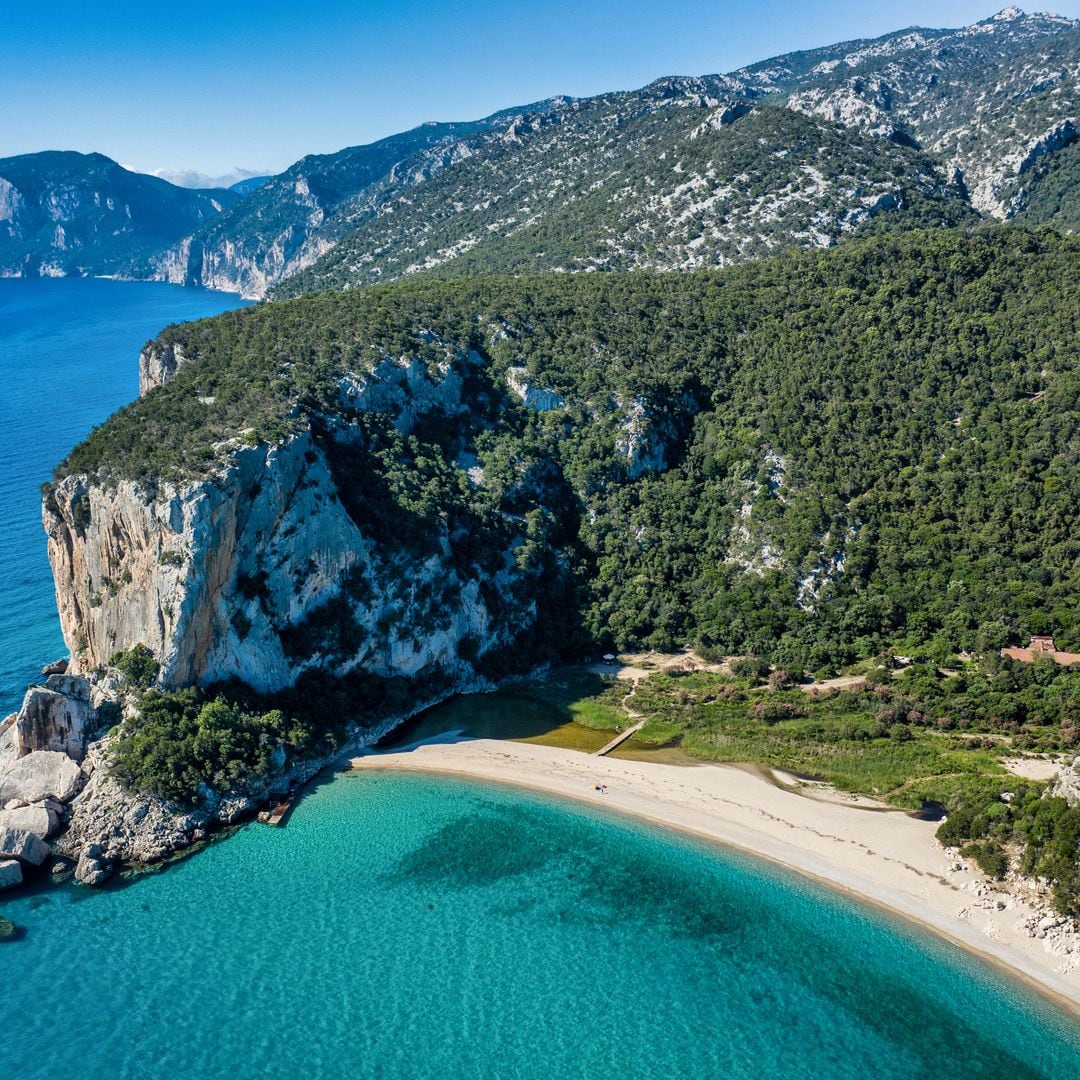 Cala Luna en Cerdeña, Italia, elegida entre las mejores playas de Europa en 2025